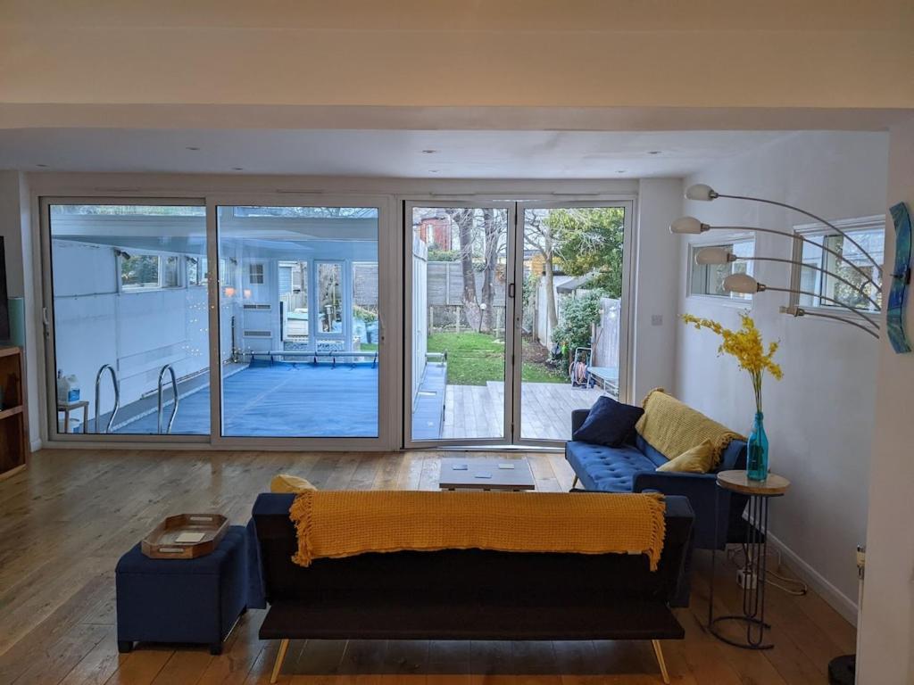 River House With Heated Pool June To Sep & Garden 特威克纳姆 外观 照片